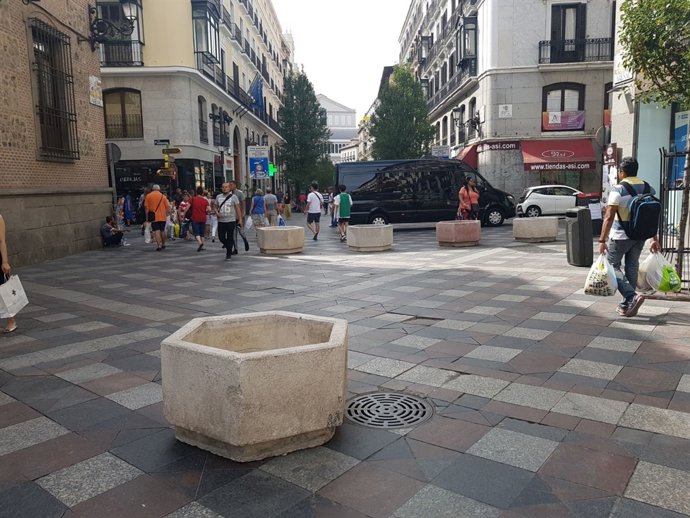 Macetero en la calle Arenal