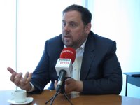 Junqueras ve "compatible" llevar banderas a la manifestación de Barcelona