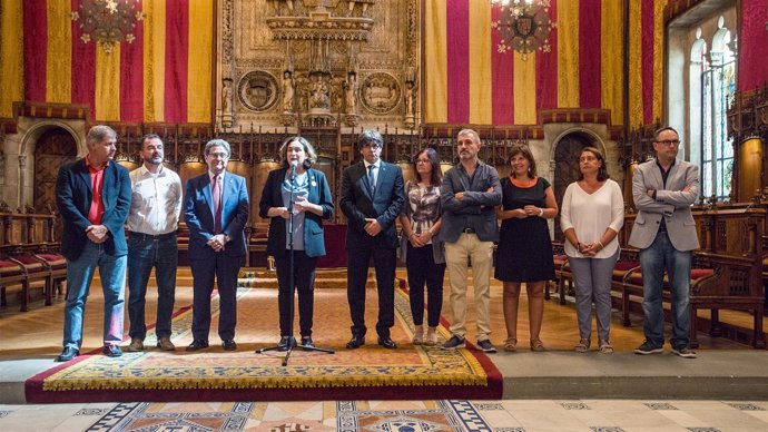 Recepción a la cabecera de la manifestación contra atentados en Catalunya