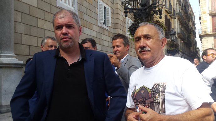 O.Sord (CC.OO.) i J.M. Alvarez (UGT) aquest dissabte abans de la manifestació