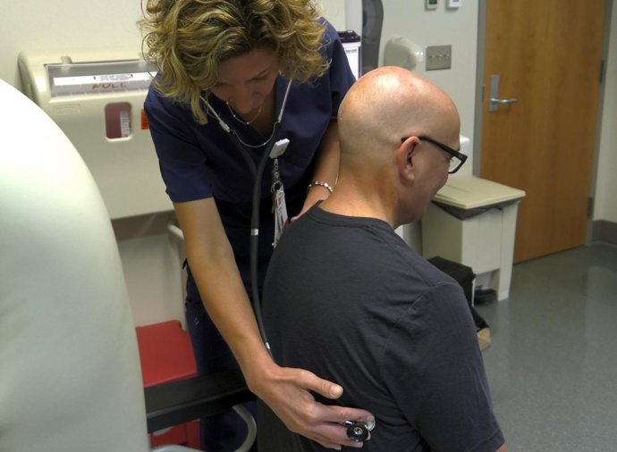 Vínvulo entre altas dosis de vitamina B y el cáncer de pulmón