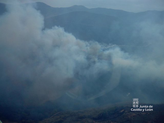 León.- Incendio en la Sierra de La Cabrera