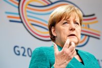 Merkel dice que no se arrepiente de su decisión de 2015 de abrir las fronteras a los refugiados