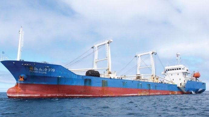 Barco chino 'Fu Yuan Yu Leng 999' interceptado en las islas Galápagos