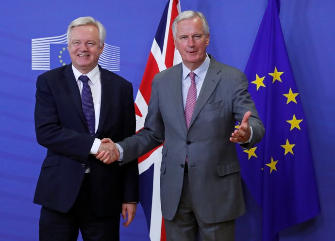 David Davis y Michel Barnier