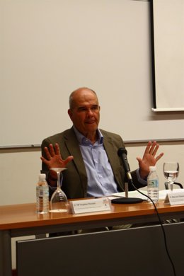 Chaves, durante su conferencia en la UNIA, en Baeza (Jaén)