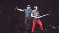 VÍDEO: Brian Johnson (AC/DC) canta Back in Black en directo con Muse