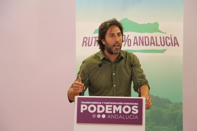 El secretario político de Podemos Andalucía, Jesús Rodríguez, en rueda de prensa