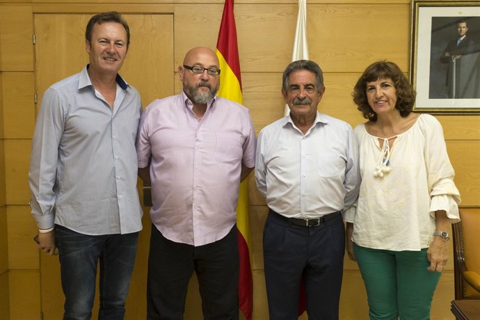 Revilla se reúne con el presidente de la Casa de Cantabria en Las Palmas