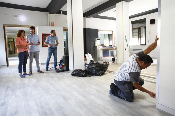 La consejera de Ciudadanía ha visitado la Residencia 'Baltasar Gracián'.