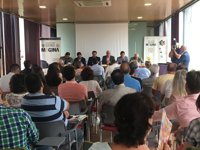 Reyes anima al sector oleícola a seguir el etiquetado del aceite para continuar con la mejora en la calidad