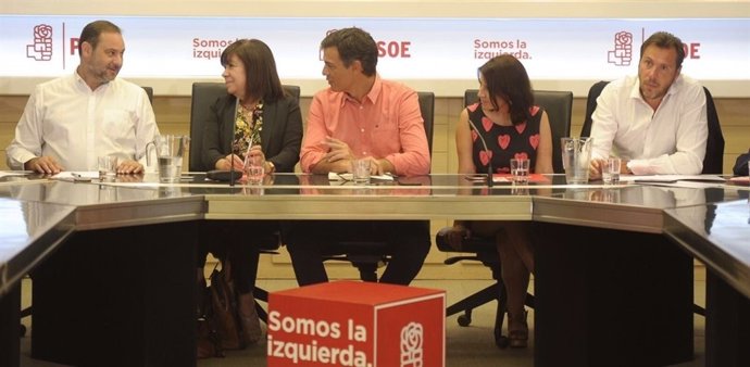 José Luis Ábalos,Cristina Narbona, Pedro Sánchez, Adriana Lastra i Óscar Puente 