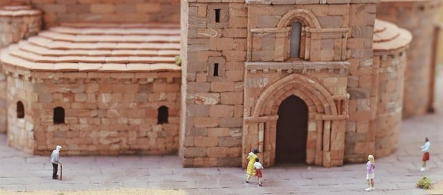 Colección de iglesias en miniatura