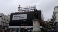 Un nuevo anuncio de la serie 'Narcos' en la Puerta del Sol vuelve a generar polémica y se viraliza en las redes sociales