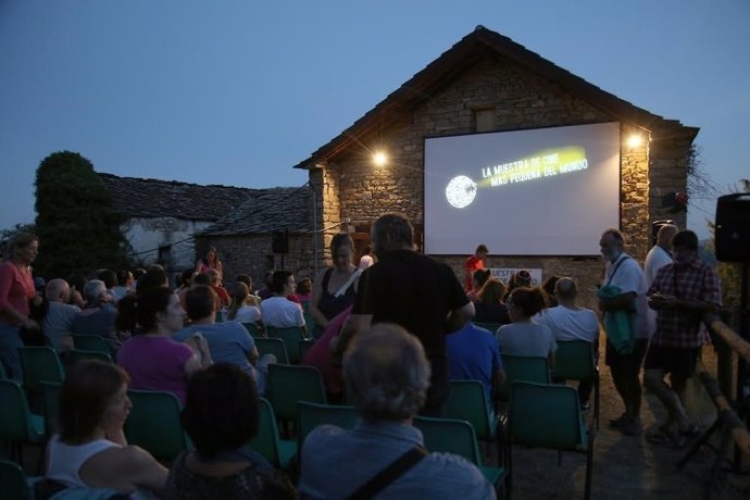 Muesta de Cine más pequeño del Mundo, en Ascaso Huesca