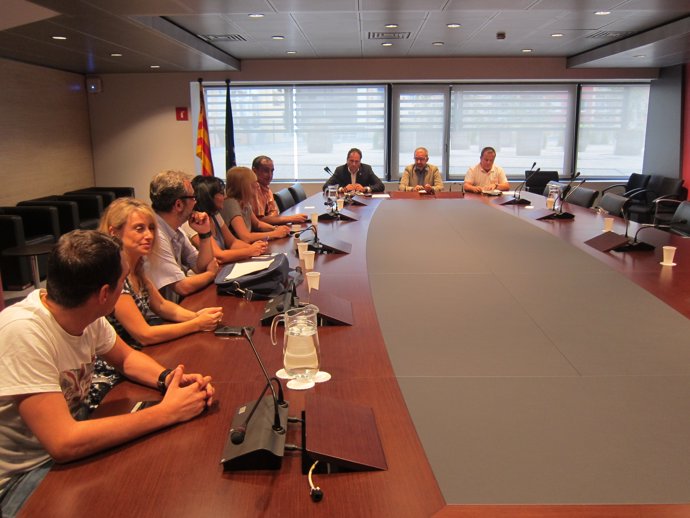 Trabajadores de Eulen reunidos con la mediación de la Generalitat