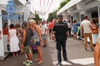 La Policía detiene a 23 personas y sanciona a un centenar en la feria de Almería