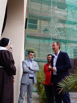 Imagen de la visita del consejero de Turismo, Cultura y Medio Ambiente