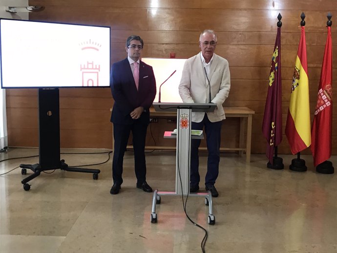 Jesús Pacheco y  Antonio Navarro durante la presentación del ciclo de conciertos