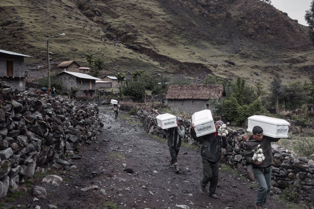 Enterrando A Los Desaparecidos En Perú 30 Años Después Del Conflicto