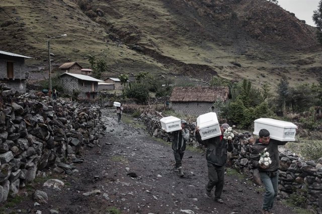 Viaje a Totora para enterrar a desaparecidos en el conflicto peruano