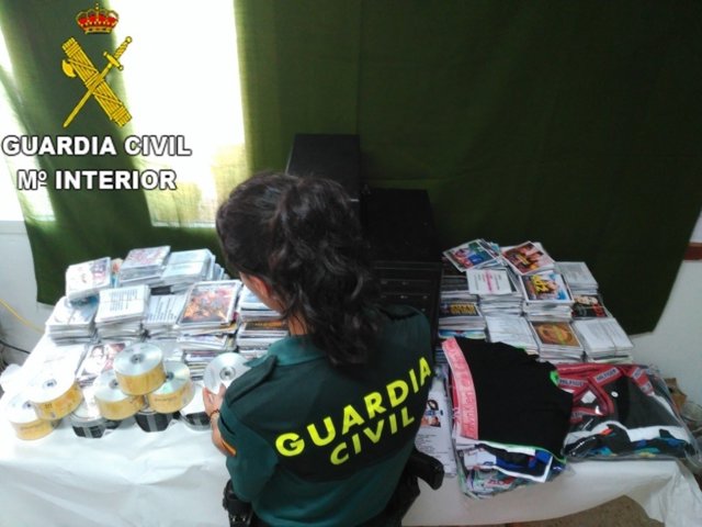 Guardia Civil Remitiendo Nota De Prensa