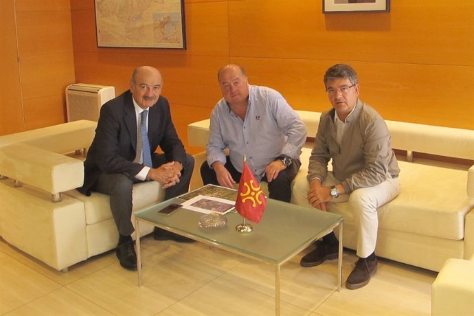 Mazón se reúne con el alcalde de Villacarriedo