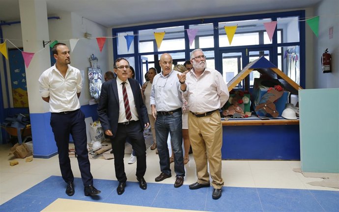 Calle Arcadio González, S/N, Torrelavega
 El Consejero De Educación, Cultura Y D