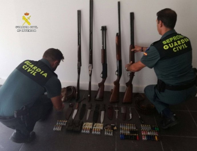 Remitiendo Np Opc Huelva "La Guardia Civil Sorprende A Cuatro Varones Que Se Dis