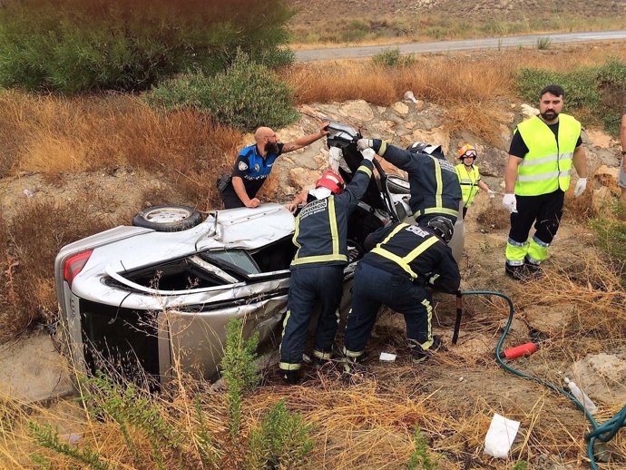 Imagen del accidente de tráfico con heridos, vuelco en Mazarrón 