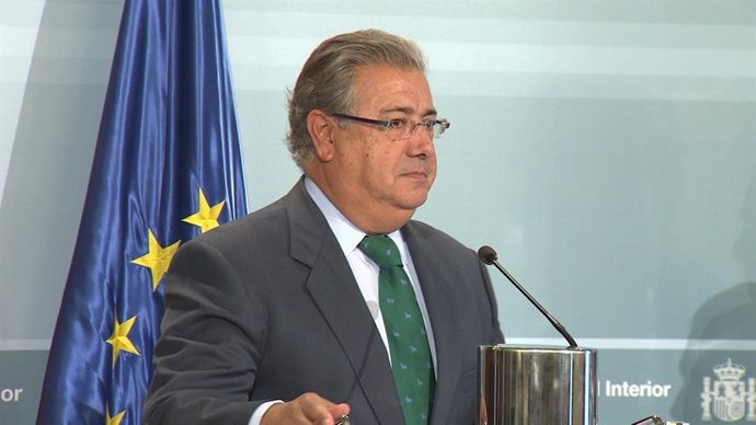 Zoido niega falta de información a los Mossos
