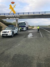 Interceptado en la A-45 en Córdoba el conductor de un camión que da positivo en drogas
