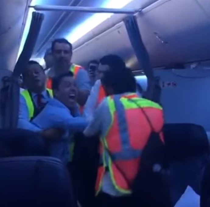 Un pasajero ebrio provoca que un avión de Aeroméxico aterrice de emergencia