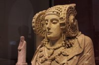 Museo Arqueológico revisa vitrinas y refuerza control de plagas tras detectar una hormiga en la Dama de Elche