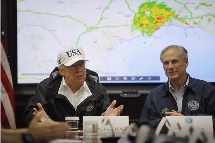 Trump durante una rueda de prensa en Austin (Texas) tras el paso de 'Harvey'