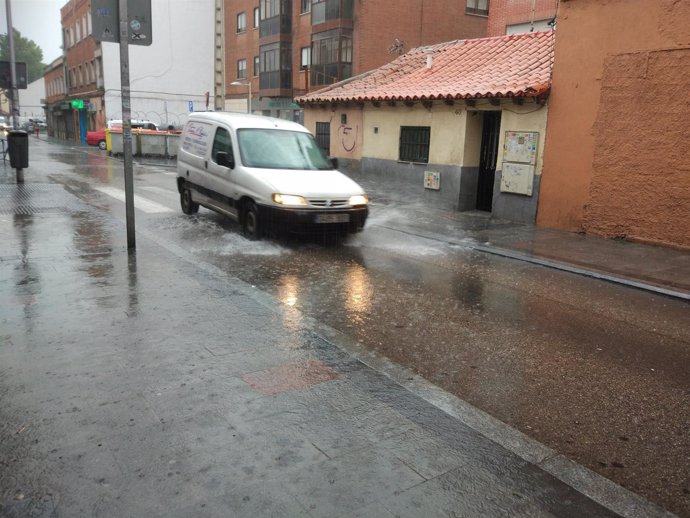 Imagen de la lluvia esta tarde en Madrid