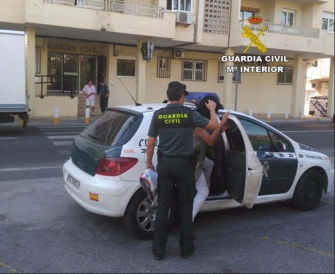 Fwd: La Guardia Civil Detiene A Dos Personas Que Exigían 100.000 Euros Para No D