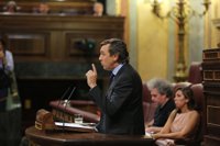 Rafael Hernando tacha de "justicieros" a los partidos de la oposición y rechaza sus lecciones