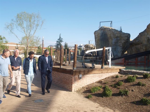 Eduardo Carazo visita el parque de La Roca
