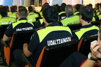 El plazo de inscripción para cubrir la OPE de 72 plazas de policía local en 12 ayuntamientos vascos se abre este jueves