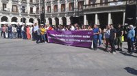 Un centenar de personas se concentran en Vitoria para condenar los presuntos abusos a dos menores