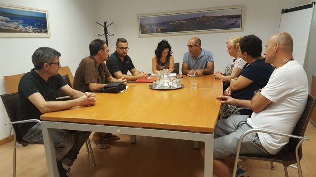 Reunión de la directora de Trabajo con la representación sindical de George's
