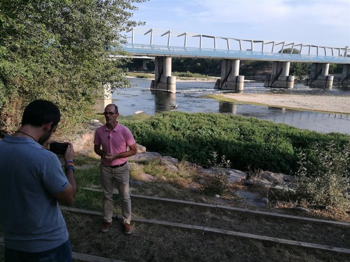 David Gastón del PAR frente al azud