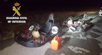 Detenidos dos jóvenes tras intentar huir con dos karts robados