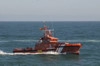 Rescatados 12 inmigrantes, once en patera y uno en tabla de surf, y trasladados a Tarifa (Cádiz)