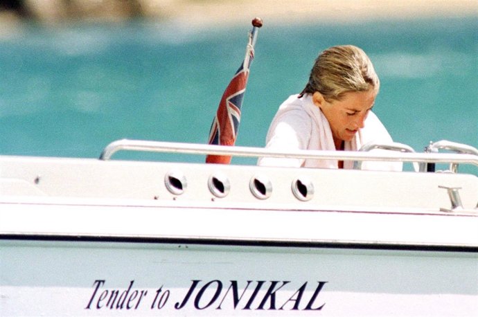 N°1572-Sardaigne-30/08/1997-No exclusiveLady di and Dodi Al Fayed in ItalyDia