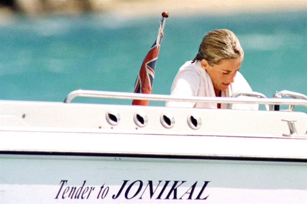 N°1572-Sardaigne-30/08/1997-No exclusiveLady di and Dodi Al Fayed in ItalyDia