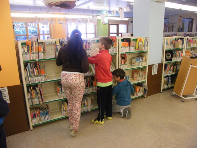 Niños en la biblioteca