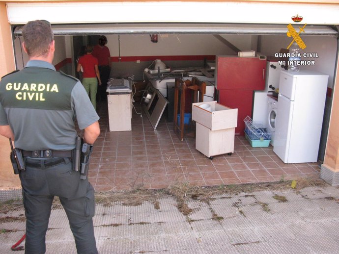 Registro efectuado por agentes de la Guardia Civil.