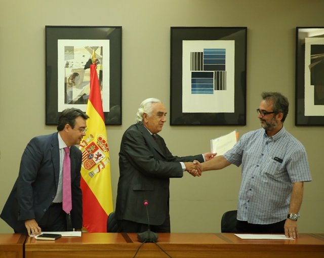 Marcos Peña entrega el laudo a las partes en Madrid sobre El Prat
